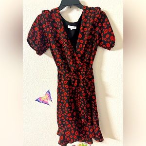 SOCIALITE Red lip pattern dress